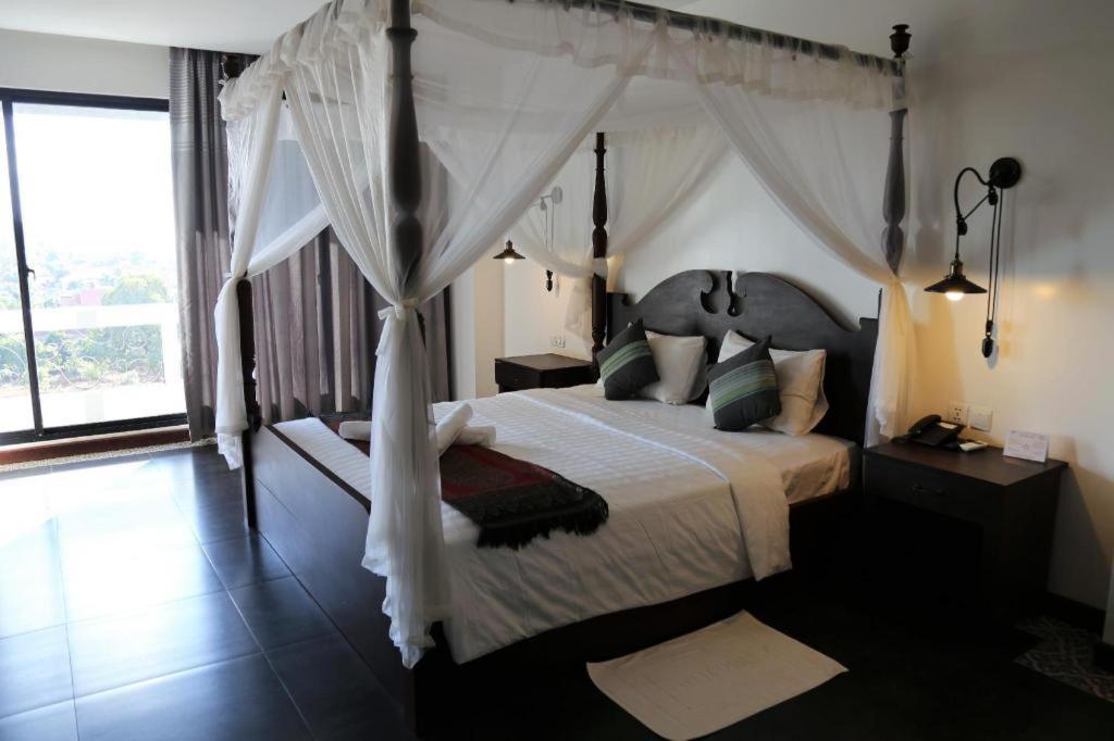 Yeak Loam Hotel Banlung Exterior photo