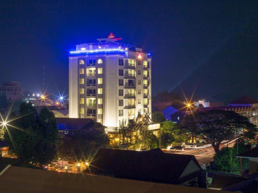 Yeak Loam Hotel Banlung Exterior photo