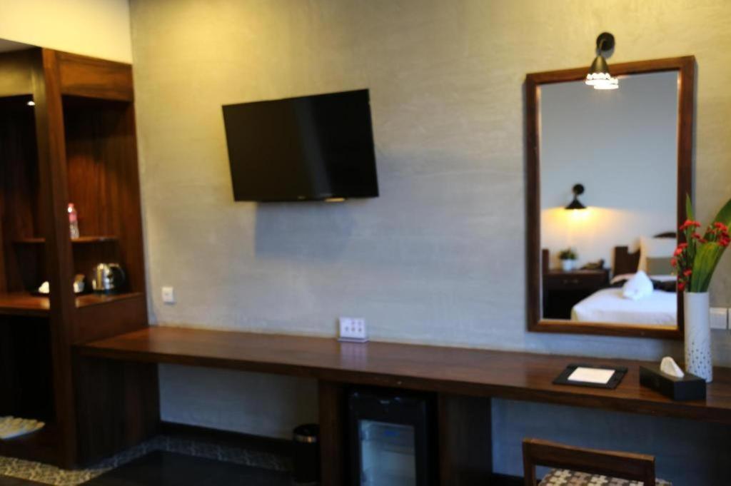 Yeak Loam Hotel Banlung Exterior photo