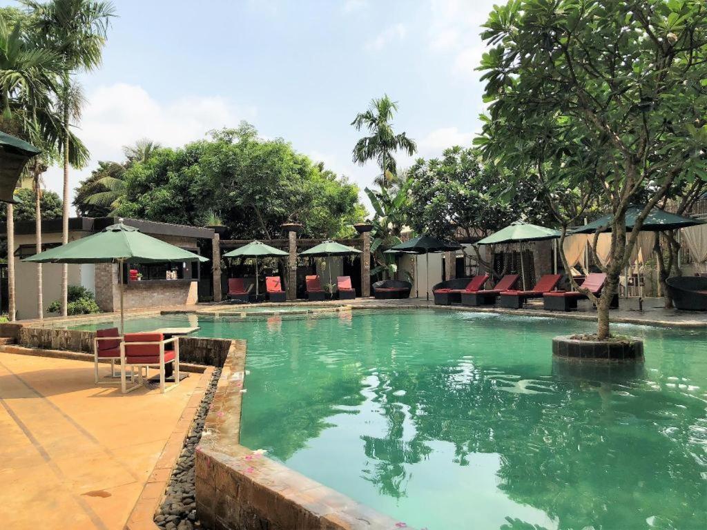 Yeak Loam Hotel Banlung Exterior photo