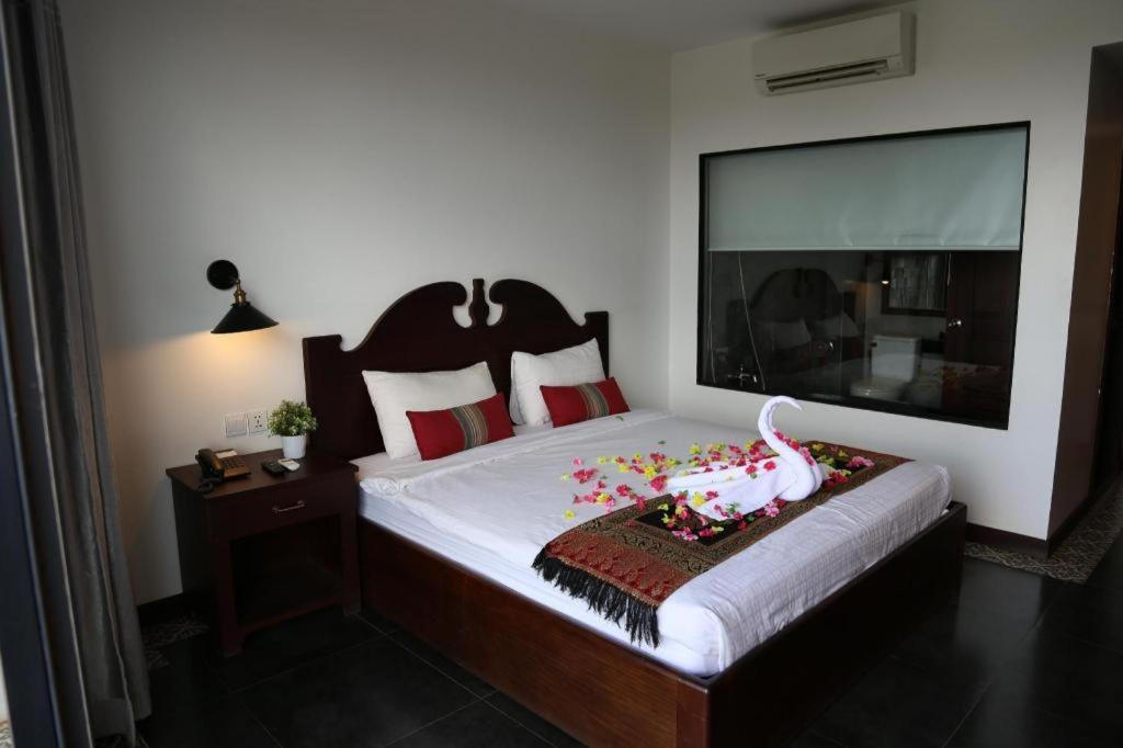 Yeak Loam Hotel Banlung Exterior photo